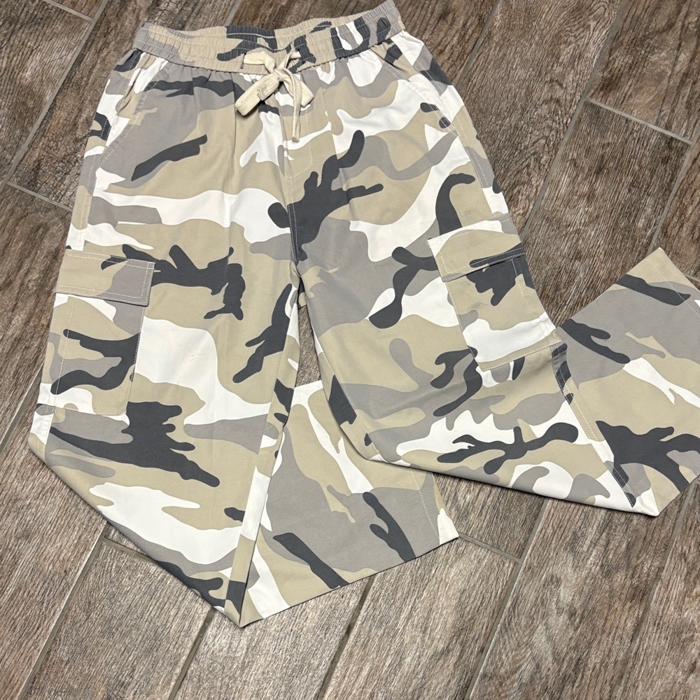 SHEIN Camo Pants size Medium